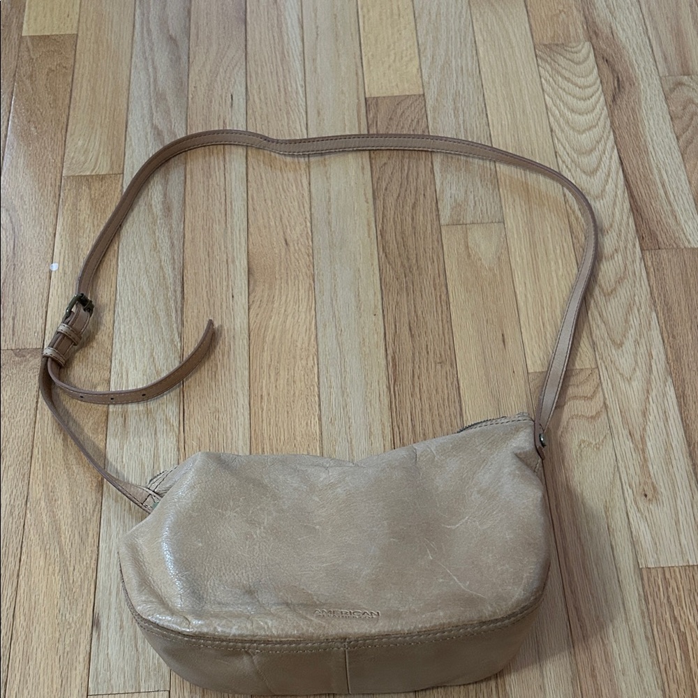 Chic Tan Leather Crossbody Bag